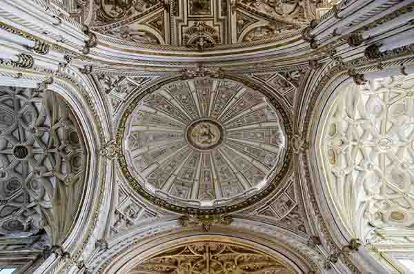 Córdoba 077 - Mezquita Catedral - interior - crucero.jpg